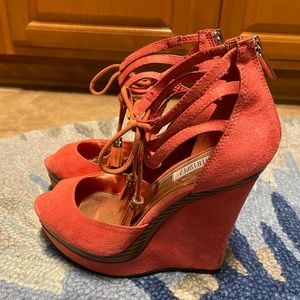 Adorable Jennifer Lopez Coral Wedges